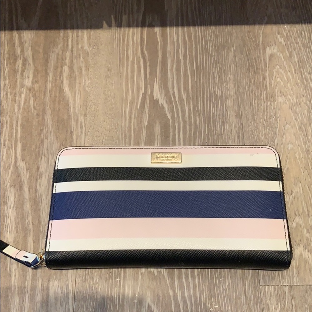 Kate Spade wallet - Picture 1 of 2